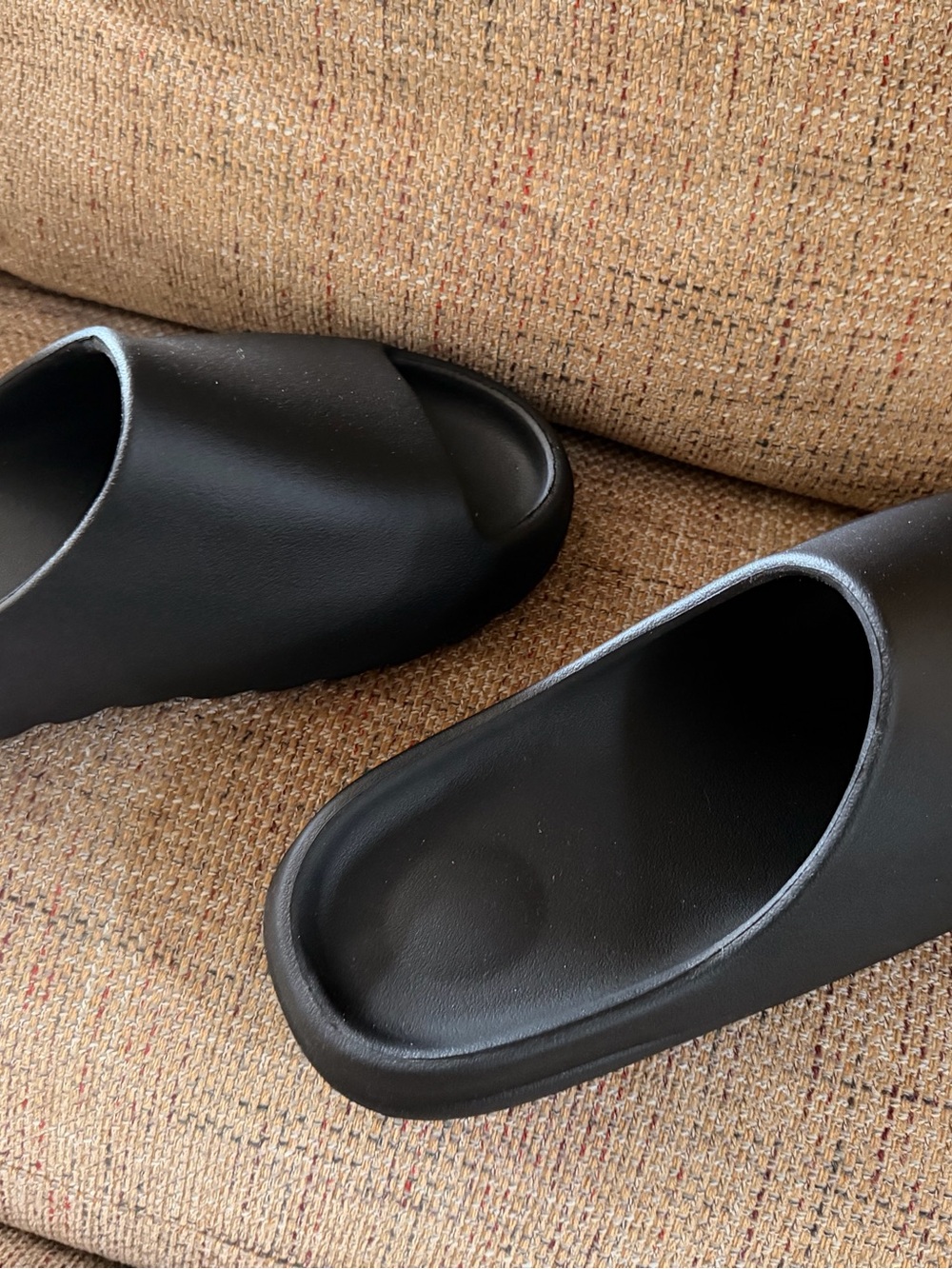 Brand New Yeezy Slides YS-01 Black – Men’s Size 11 - Picture 5 of 8